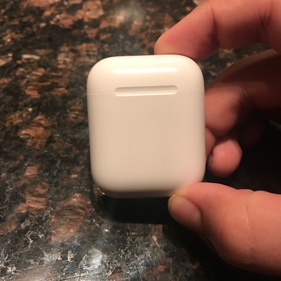 Apple AirPods Gen 1 - Picture 8 of 8